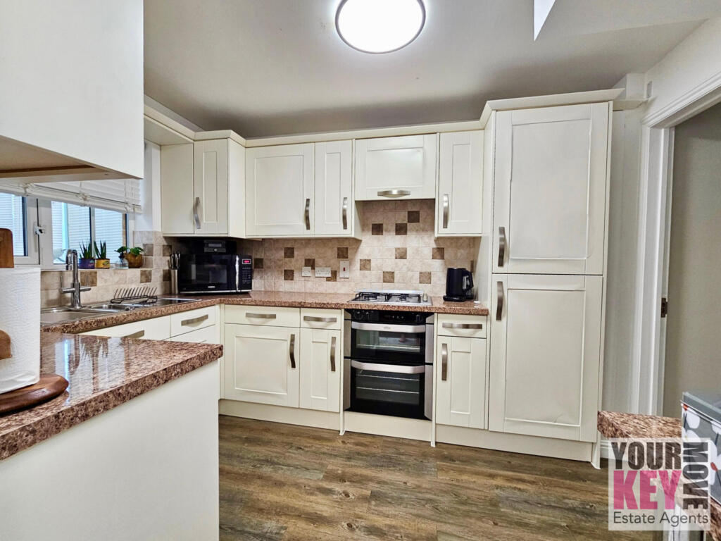 Le Roux Close, Hawkinge, Folkestone, Kent, CT18 7PH